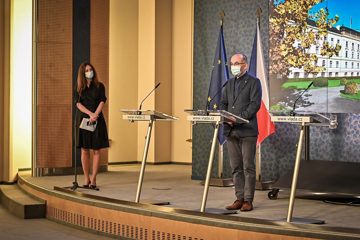 Ministr zdravotnictví Jan Blatný (za ANO) na tiskové konferenci 