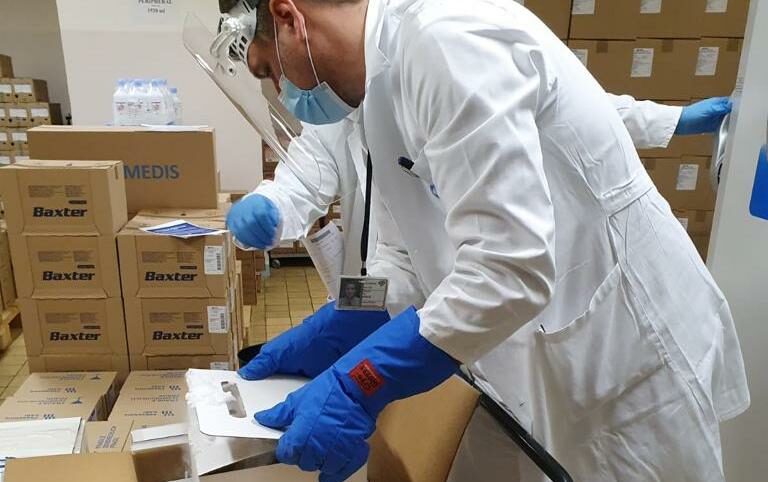 Distribuce prvních dávek vakcíny společnosti Pfizer/BioNTech