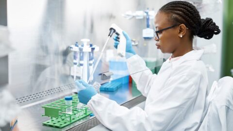 Záběr z laboratoře firmy Pfizer