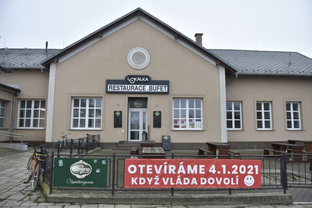 Vzkaz na plotě nádražní restaurace v Břeclavi ze dne 18. prosince 2020