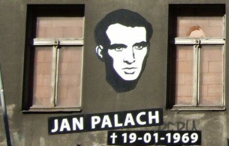 Fasáda někdejší kliniky v pražské Legerově ulici, kde roku 1969 zemřel Jan Palach