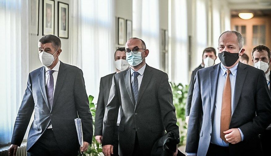 Premiér Andrej Babiš, ministr zdravotnictví Jan Blatný a jeho předchůdce Roman Prymula