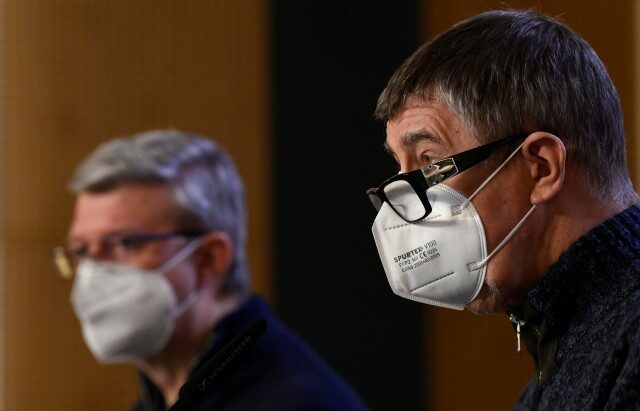 Ministr průmyslu a obchodu a dopravy Karel Havlíček a premiér Andrej Babiš (oba ANO)
