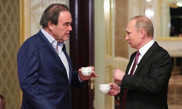 Ruský prezident Vladimír Putin a americký režisér Oliver Stone během natáčení oslavného filmu Svět podle Putina