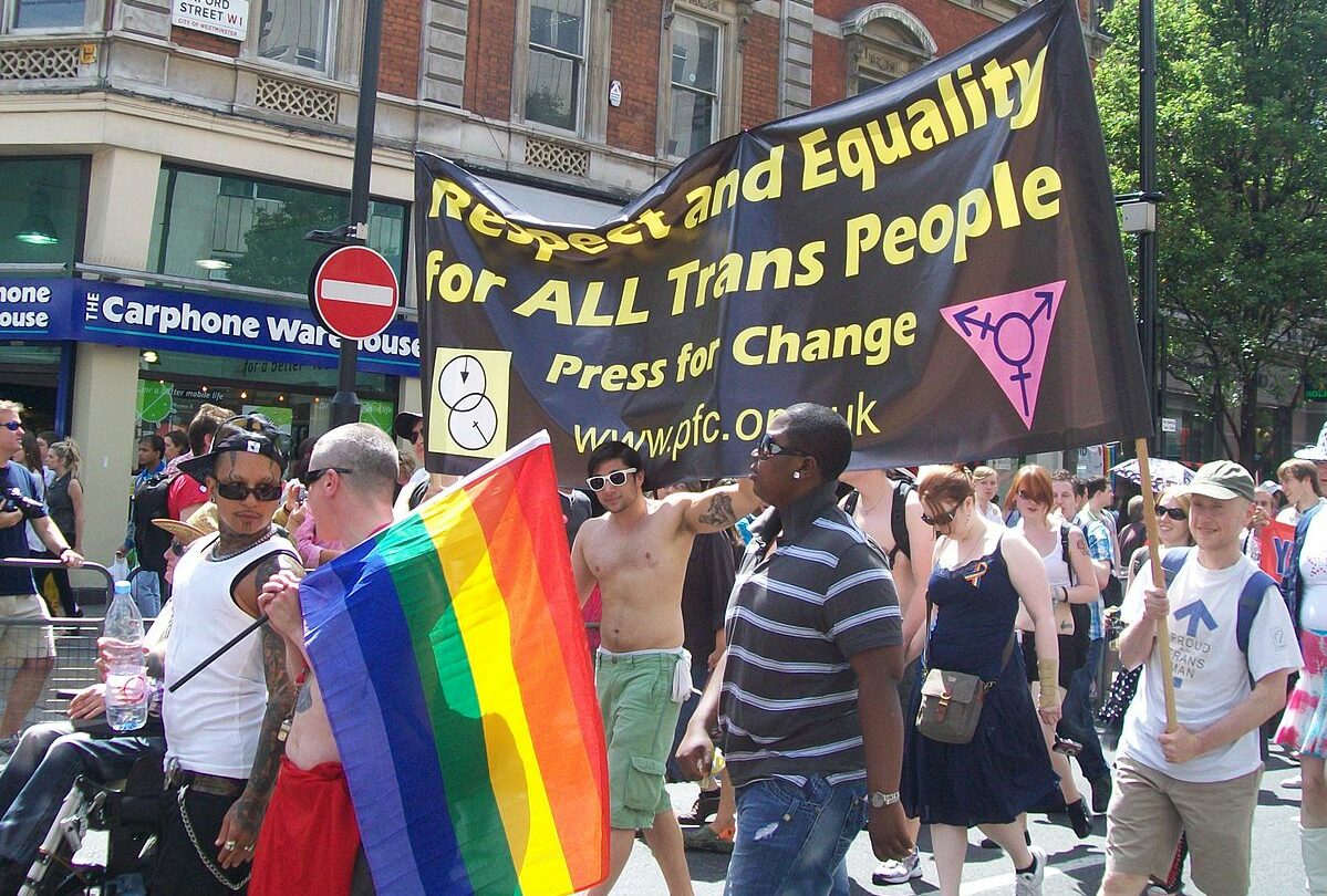 Pochod Pride London – mimo jiné i na podporu translidí (2010)