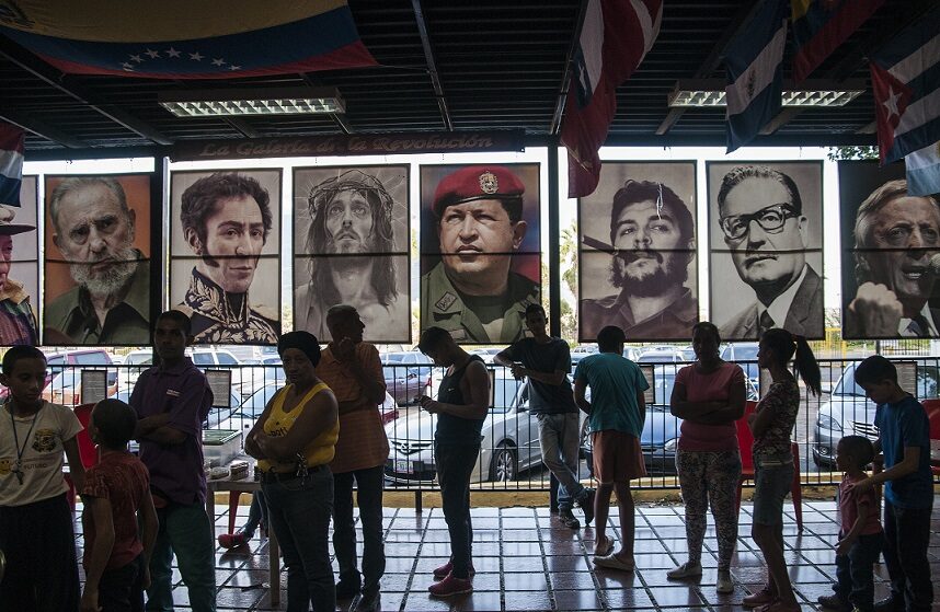Ikonami tzv. socialismu 21. století jsou Kristus i Bolívar, Che Guevara, Castro i Chávez