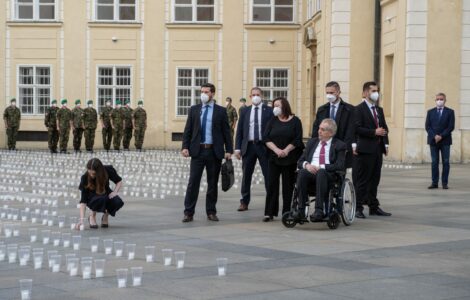 Zeman a jeho "pietní" akce na Pražském hradě za oběti koronaviru 