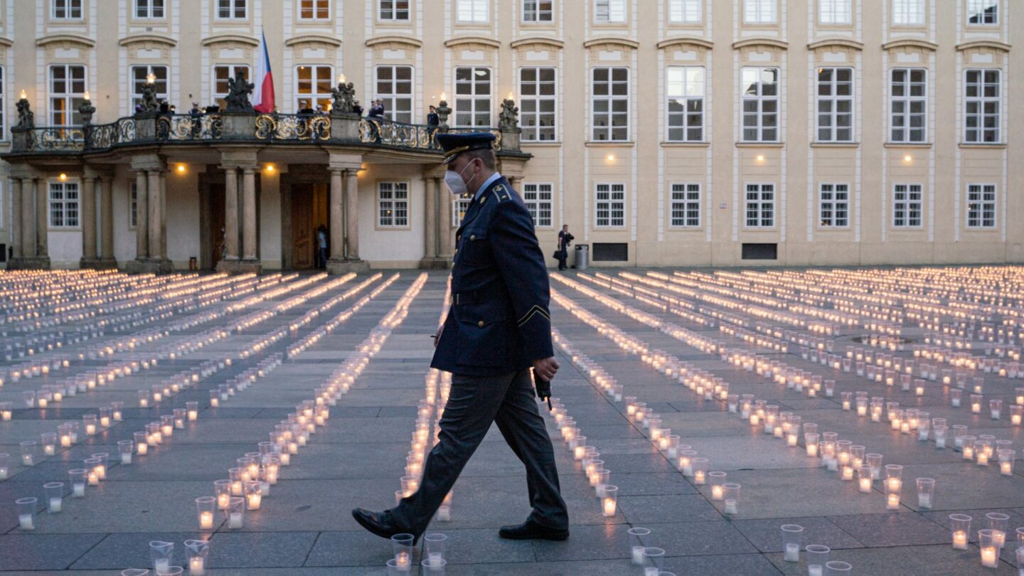 Pietní akce na Pražském hradě za oběti koronaviru 