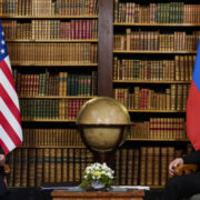 Joe Biden a Vladimir Putin během summitu v Ženevě (16. 6. 2021)
