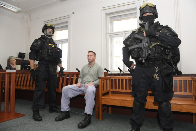 Již vloni stanul Alexej Fadějev před Městským soudem v Praze za vojenské aktivity na Donbasu (27. 7. 2020)
