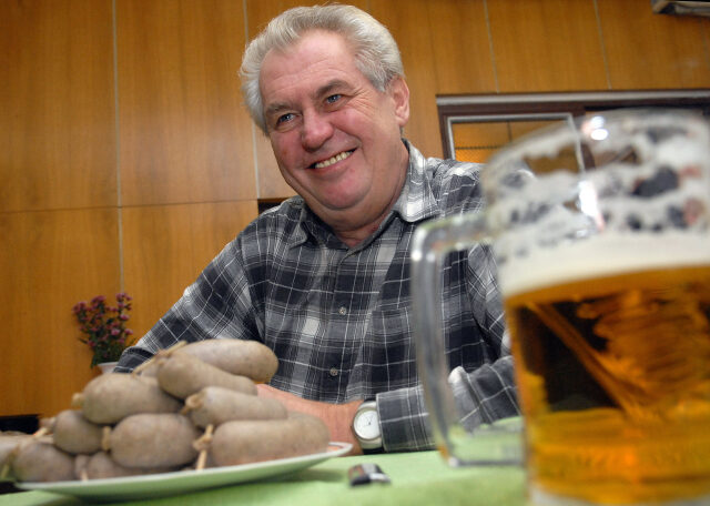 Miloš Zeman měl ve svých lepších časech pivo rád.