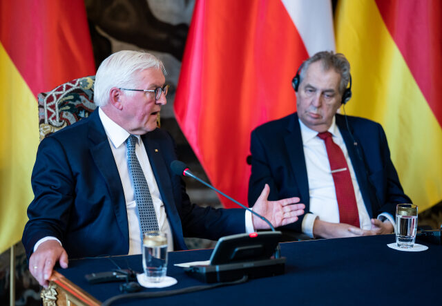 Miloš Zeman přivítal v srpnu 2021 v Praze německého prezidenta Franka-Waltera Steinmeiera