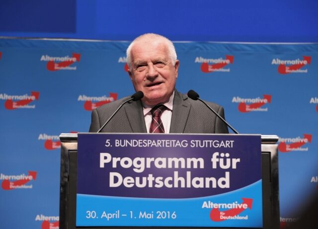 Václav Klaus na sjezdu německé strany AfD (2016)