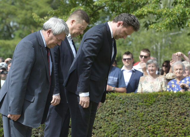 Superdemokraté Filip, Okamura a Vondráček v Památníku Lidice (15. 6. 2019)