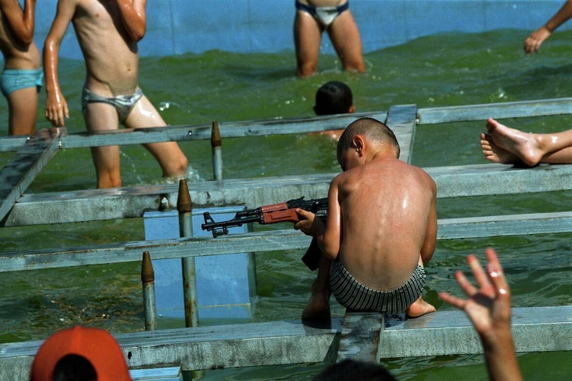 Koupání ve fontáně, Gudermes, Čečensko, Rusko, 2003