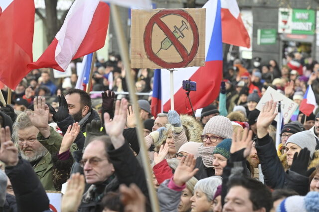 Demonstrace proti povinnému očkování na Václavském náměstí v Praze (12. 12. 2021)