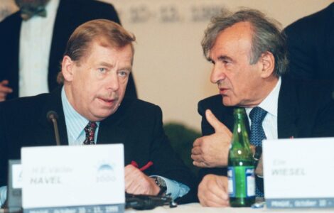 Václav Havel a Elie Wiesel na konferenci FORUM 2000 v Praze (11. 10. 1999)