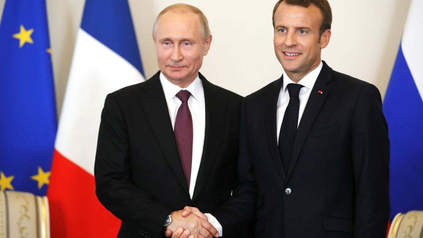 Vladimir Putin a Emmanuel Macron