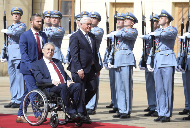 Český prezident Miloš Zeman a německý prezident Frank-Walter Steinmeier na Pražském hradě (26. 8. 2021)