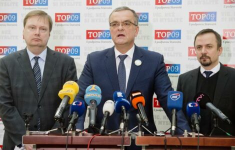 Předseda TOP 09 Miroslav Kalousek (uprostřed), první místopředseda strany Marek Ženíšek (vpravo) a poslanec Martin Plíšek.