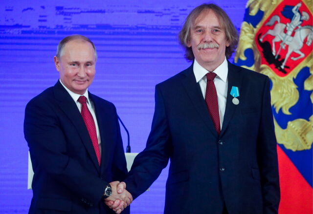 Český zpěvák Jaromír Nohavica v Moskvě u ruského diktátora V. V. Putina (4. 11. 2018)