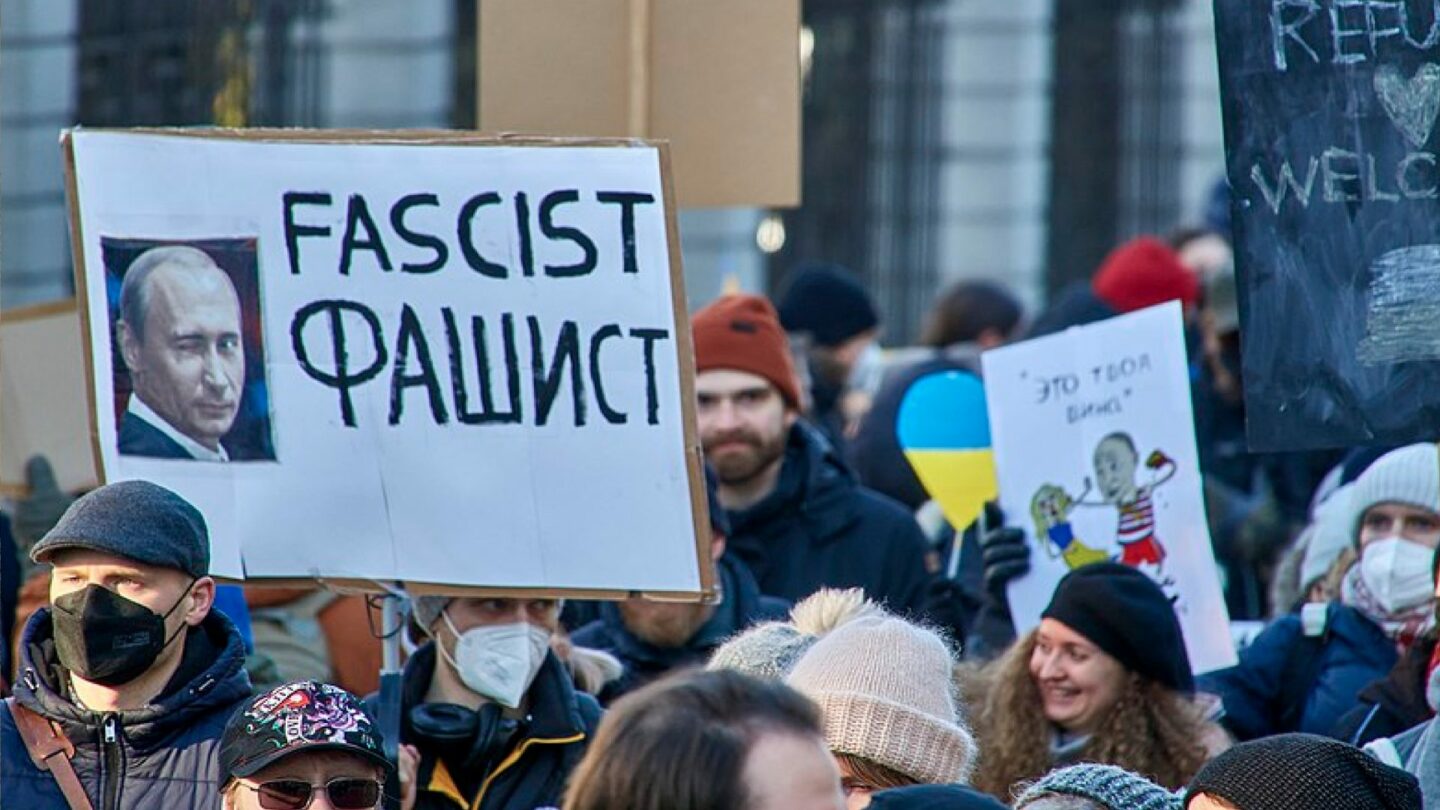 Protest proti ruské invazi na Ukrajině v Helsinkách 26. února 2022.