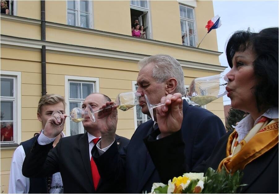 Prezident Miloš Zeman na návštěvě Střední vinařské školy ve Valticích na Břeclavsku.