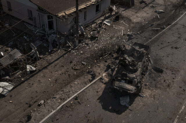 Zničený ruský tank nedaleko Kyjeva