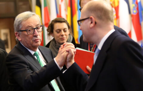 Předseda Evropské komise Jean-Claude Juncker a Bohuslav Sobotka na summitu v Bruselu