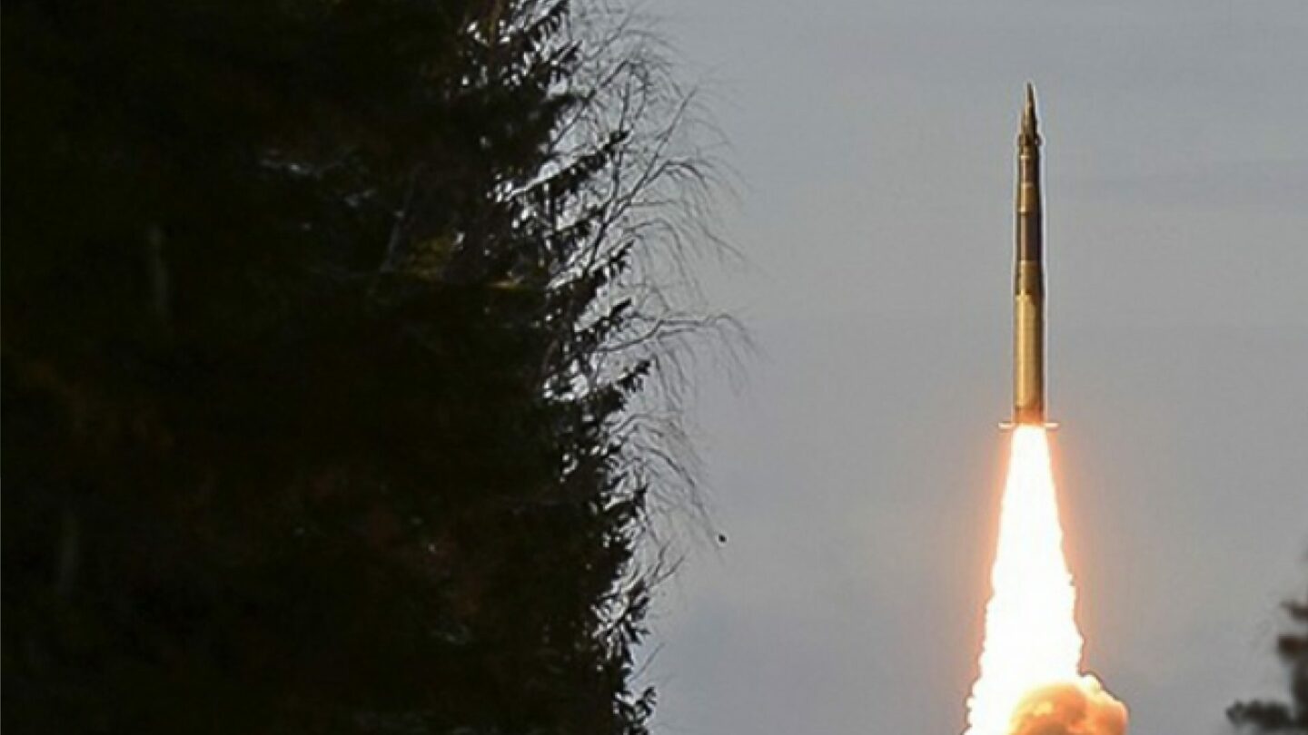 Mezikontinentální raketa vypuštěná z ruského kosmodromu Pleseck v roce 2017.