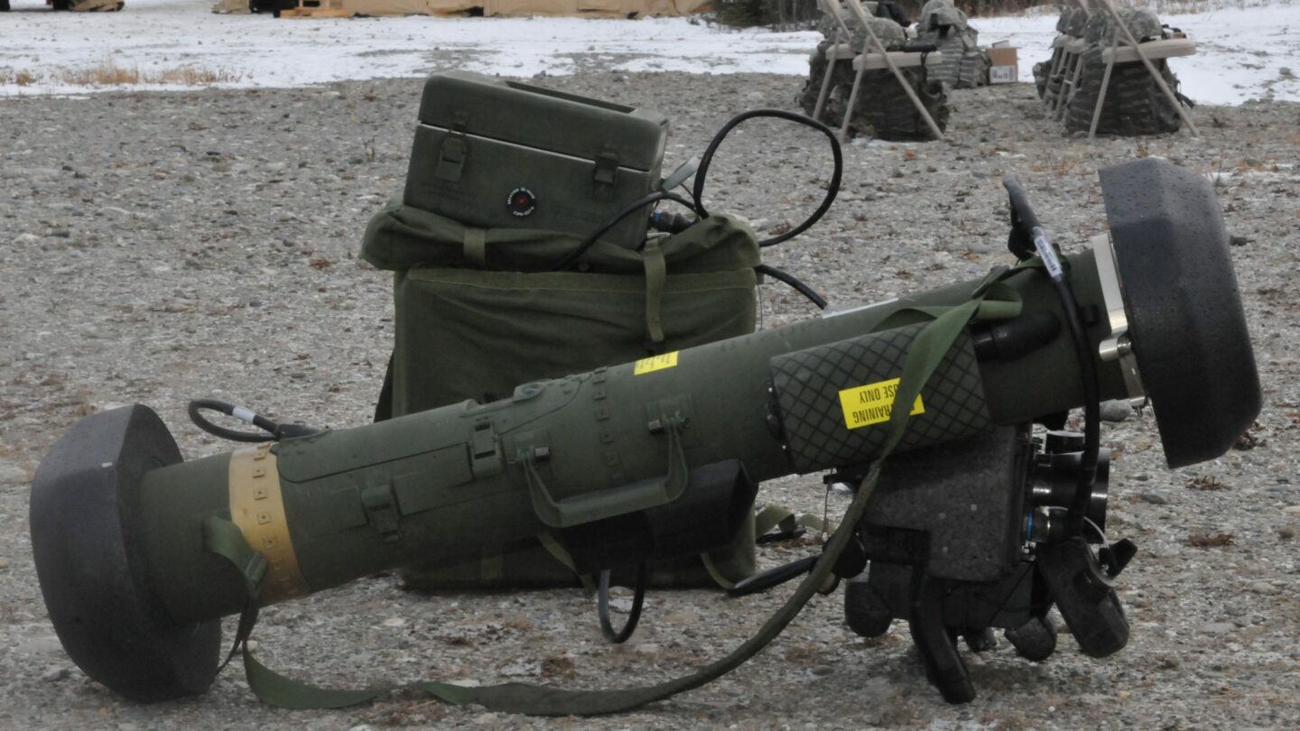 Mezi dodávanými zbraněmi pro Ukrajinu jsou i obávané Javeliny.