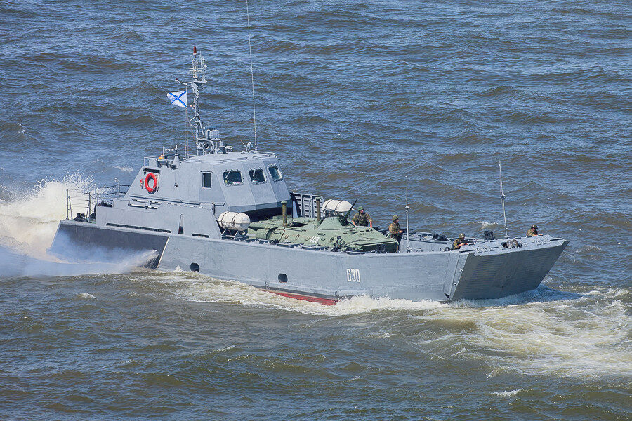 Ruský výsadkový člun projektu Serna.