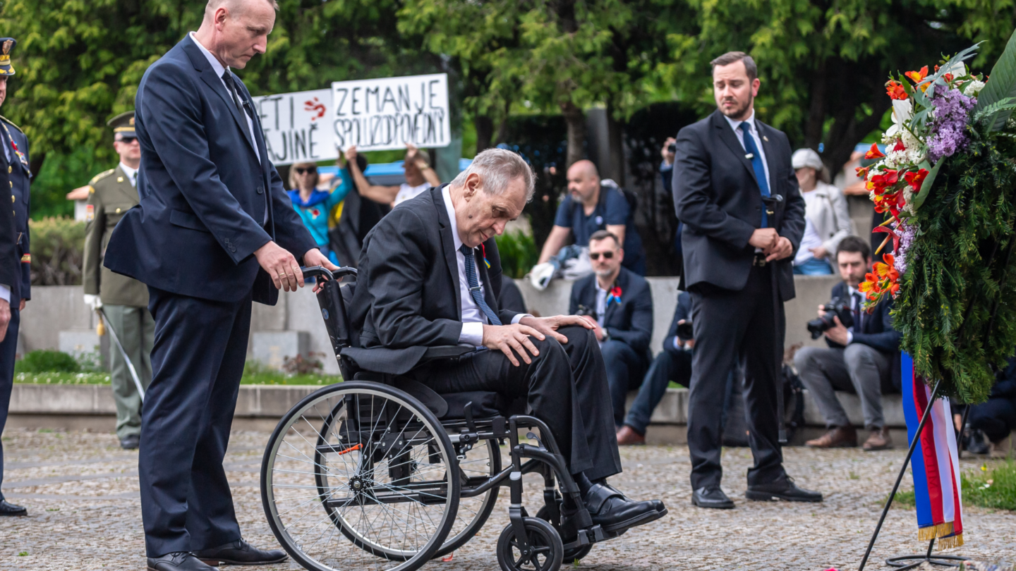 Miloš Zeman na Olšanských hřbitovech