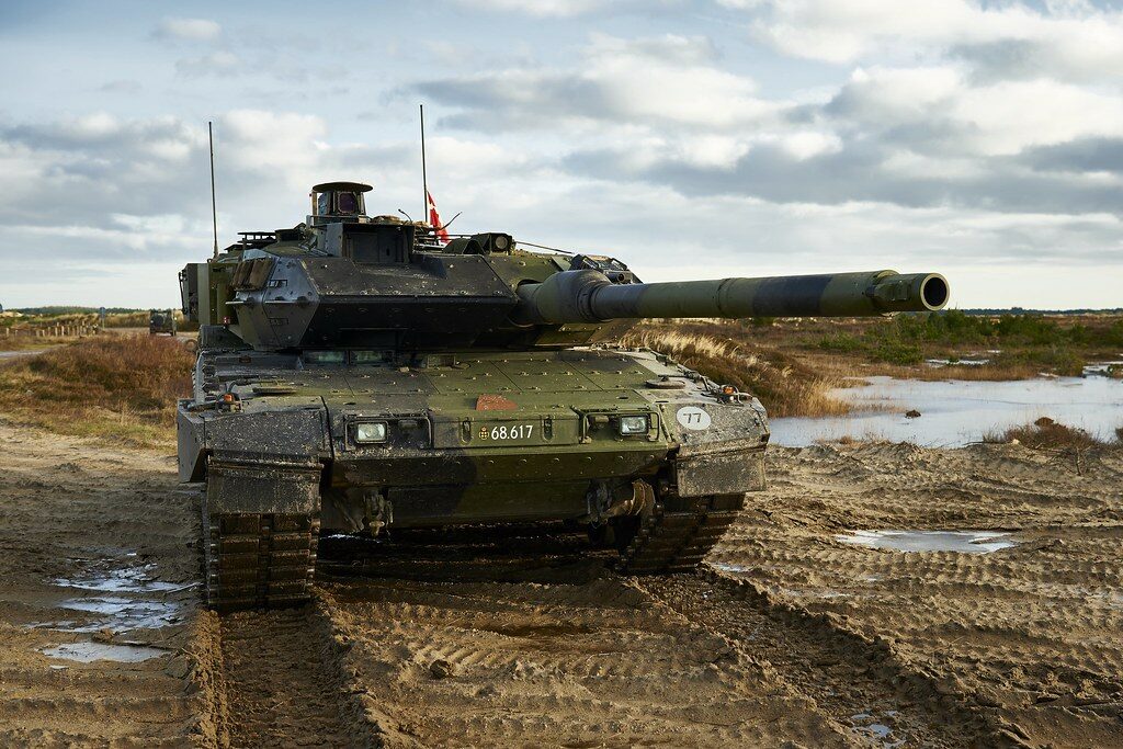 Tank Leopard 2A7 v barvách dánské armády.