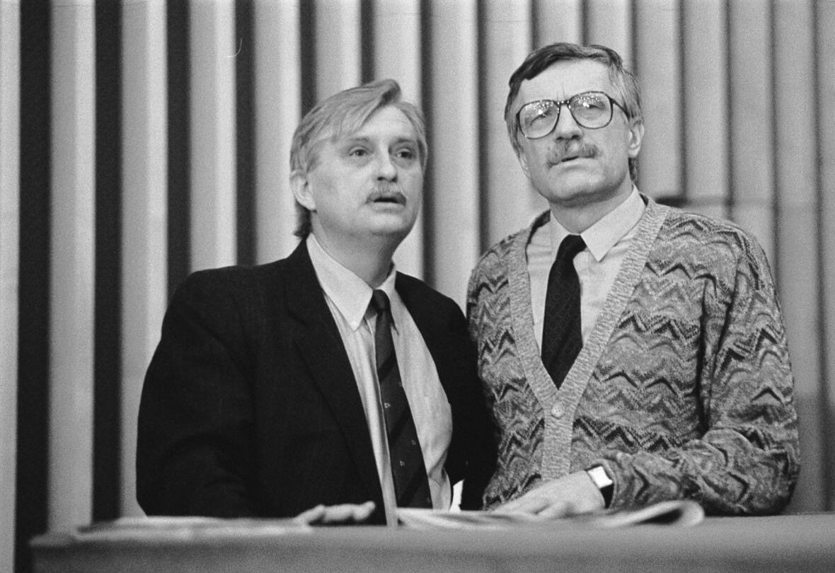 Představitelé dvou nástupnických stran Občanského fóra – předseda Občanského hnutí Jiří Dienstbier starší a předseda ODS Václav Klaus