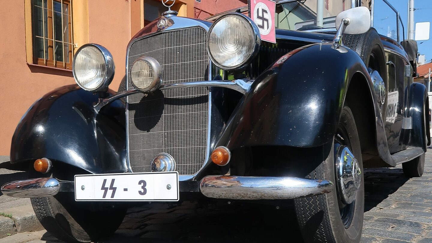 Ve stejném typu vozu se Heydrich vezl 27. května 1942