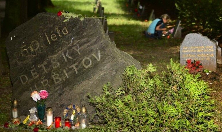 Dětský hřbitov v Ďáblicích.