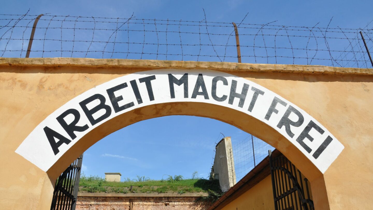 Většina spolupracovníků výsadku Anthropoid prošla vězněním v Malé pevnosti Terezín. Odsud byli odvezeni do koncentračního tábora v Mauthausenu.