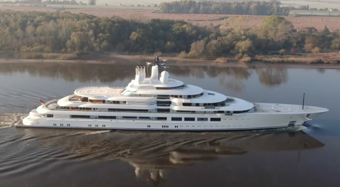 Luxusní jachta Šacherezada, o které se soudí, že patří Vladimiru Putinovi.