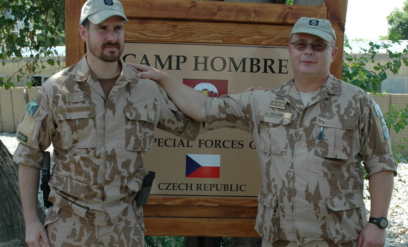 Karel Řehka (vlevo) v září 2011 v Afghánistánu