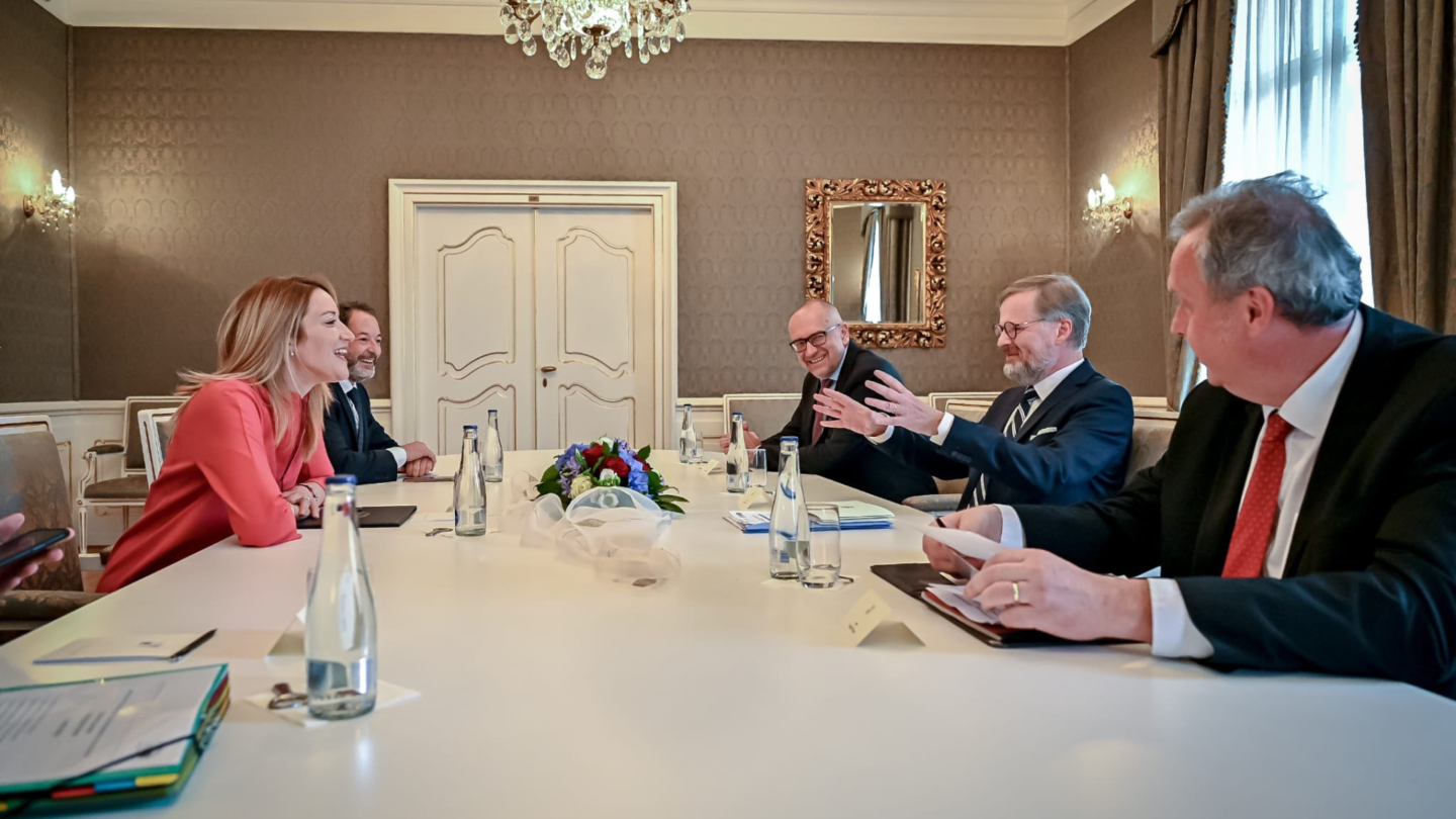 Předsedkyně Evropského parlamentu Roberta Metsolaová dorazila do Česka