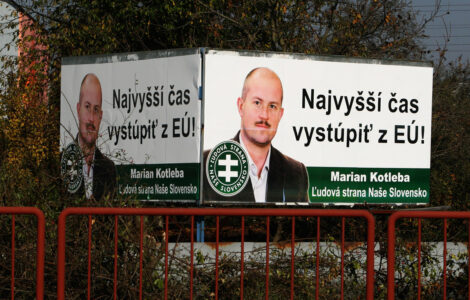 Jeden z protievropských předvolebních billboardů předsedy Lidové strany Naše Slovensko Mariána Kotleby. 