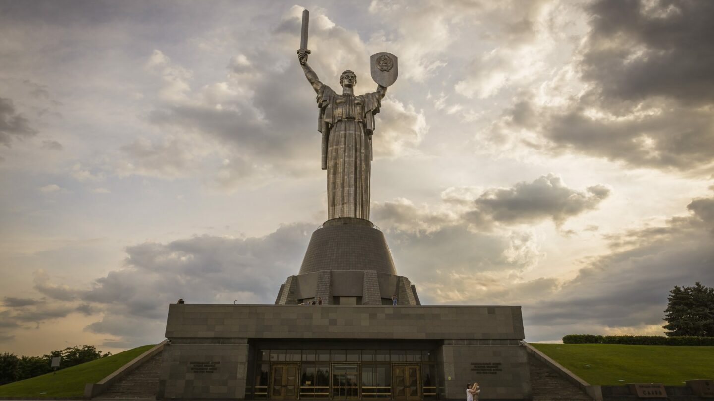 V rámci dekomunizace Ukrajiny zmizí ze štítu sovětský znak 