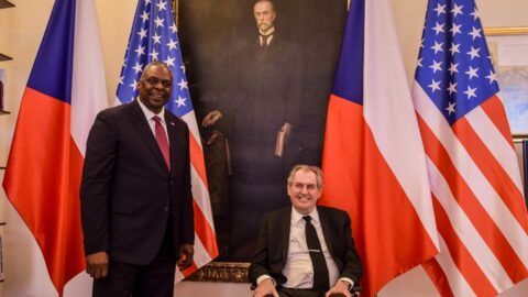 Prezident Miloš Zeman a americký ministr obrany Lloyd Austin