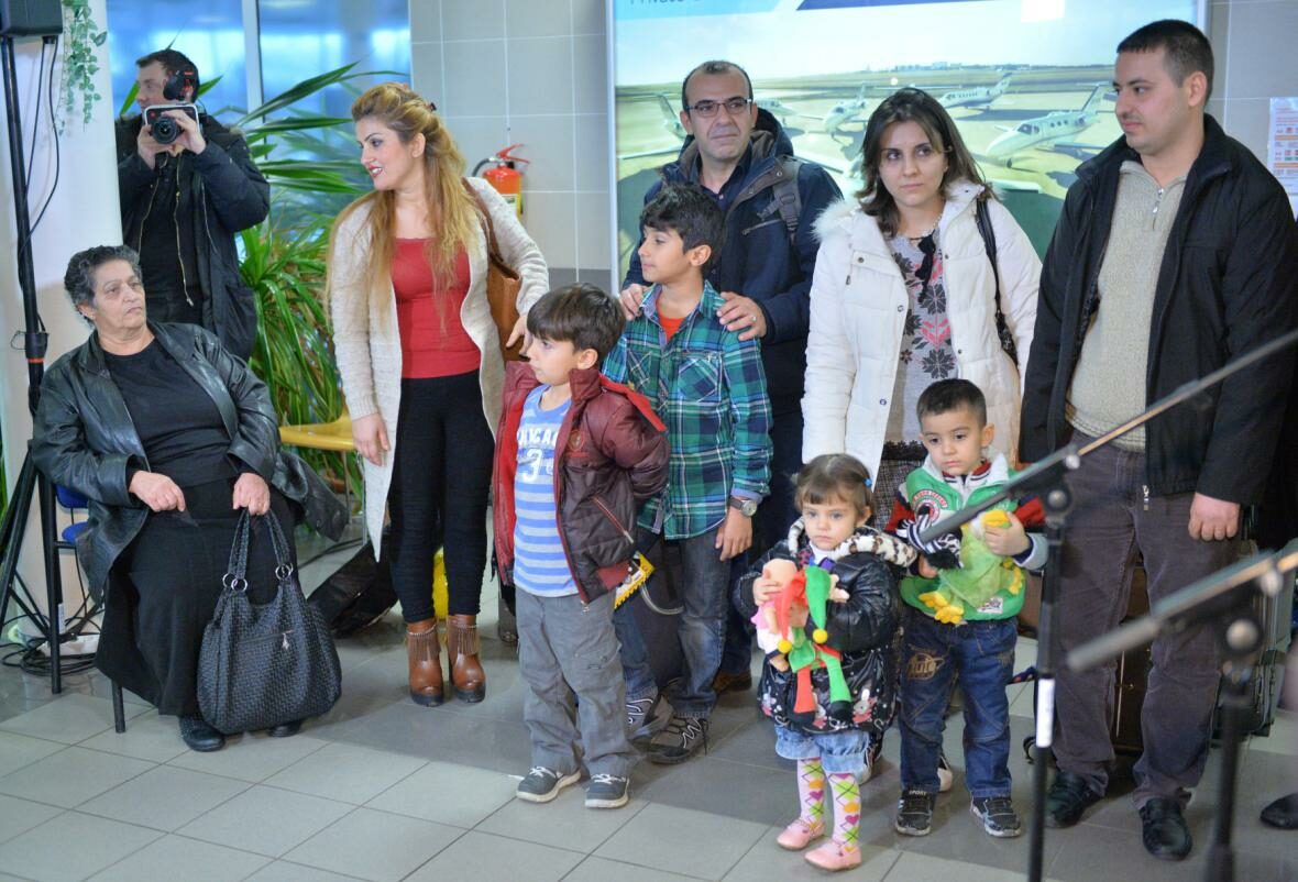 Do Česka míří jen málo imigrantů. Na snímku křesťanští uprchlíci z Iráku po svém příletu do Prahy.