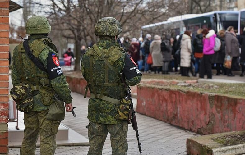 Donbas už mobilizaci zažil. Toto jsou záběry z května. Podobné teď budou přicházet z celého Ruska.