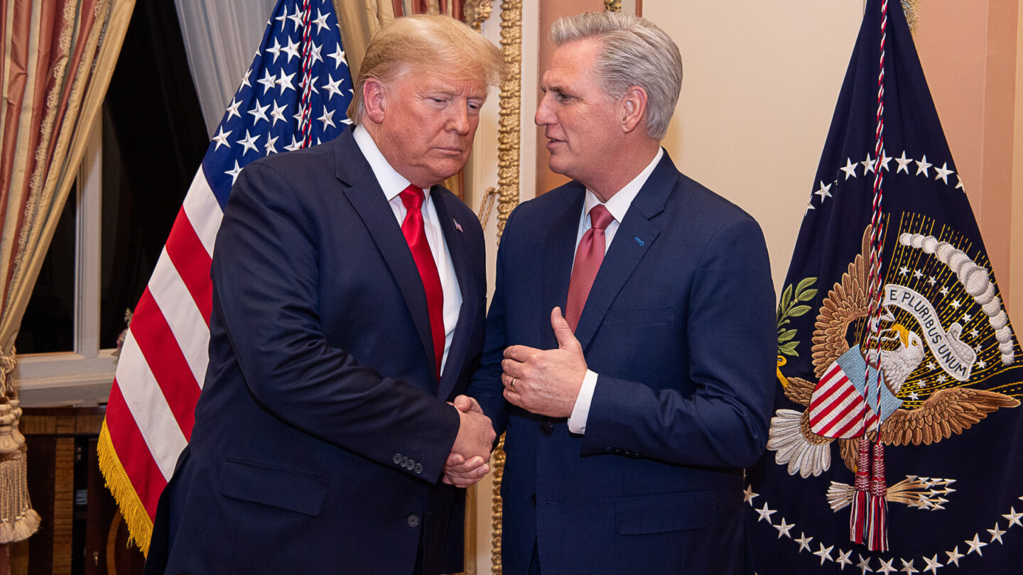 Bývalý americký prezident Donald Trump a předseda republikánské menšiny ve sněmovně reprezentantů Kevin McCarthy