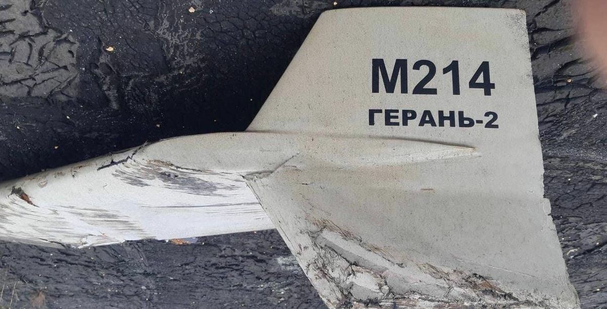 Zbytky íránského dronu s ruskými nápisy na Ukrajině.