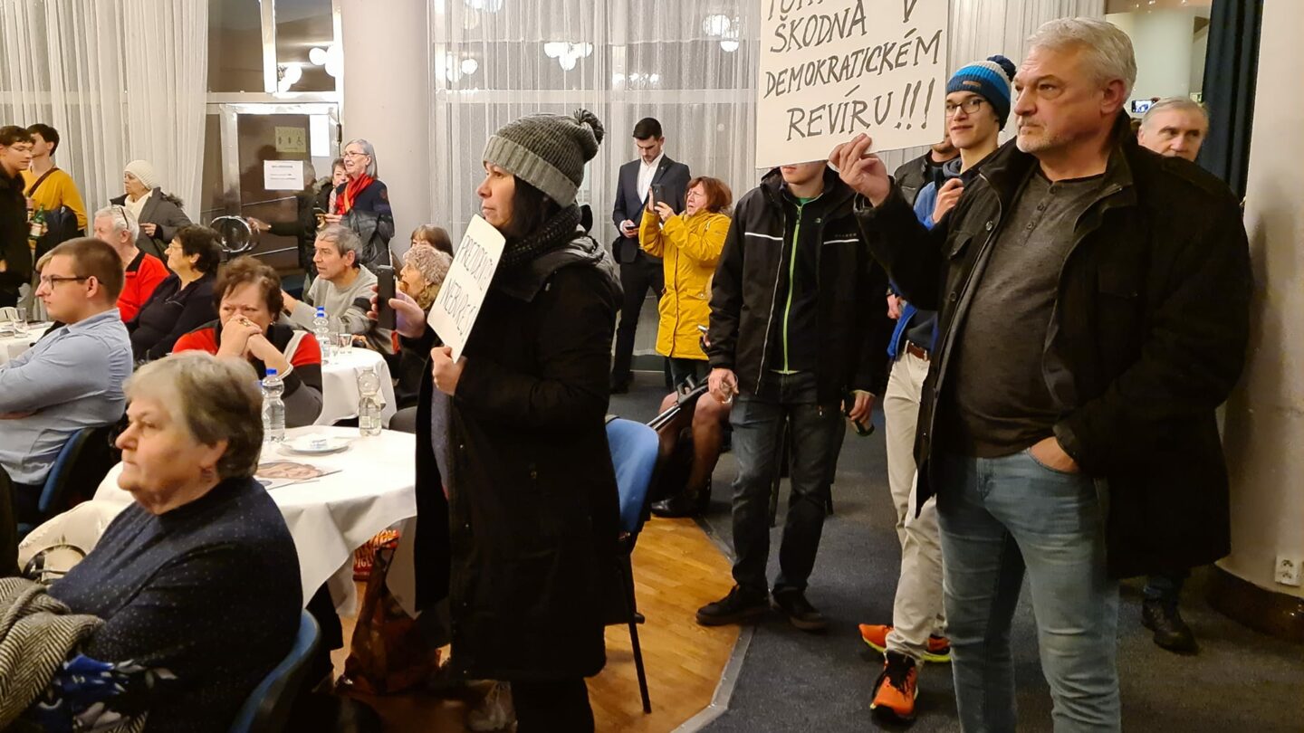 Protestující občané na Babišově mítinku ve Zlíně, 24. 11. 2022