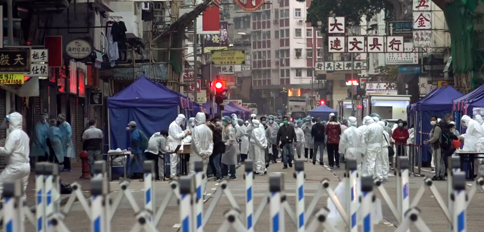 Šanghaj patří mezi čínská velkoměsta nejvíce postižená opakovanými a bezohlednými lockdowny